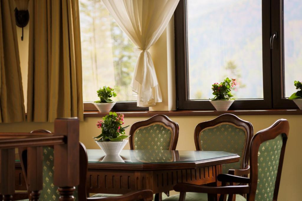 Hotel Foisorul Cu Flori Sinaia Eksteriør bilde